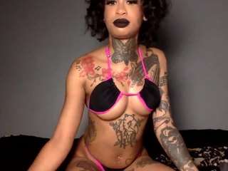 Live cam show with TrinityTeighlour