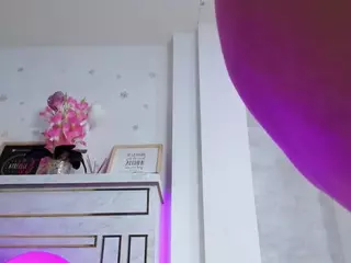 MEGAN-DIAMOND's Live Sex Cam Show