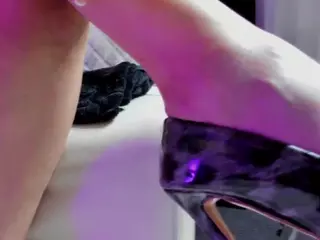 MEGAN-DIAMOND's Live Sex Cam Show