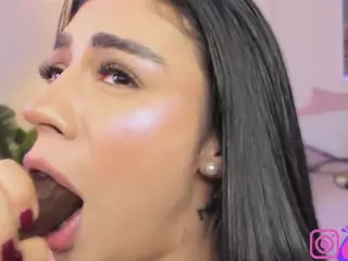 Innanaa's Live Sex Cam Show