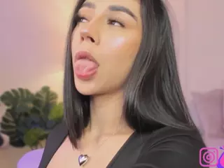 Innanaa's Live Sex Cam Show