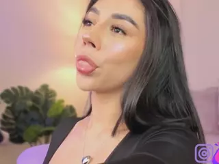 Innanaa's Live Sex Cam Show