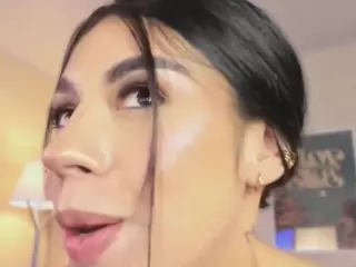 Innanaa's Live Sex Cam Show