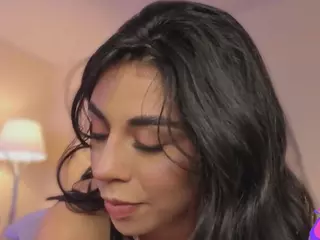 Innanaa's Live Sex Cam Show