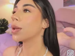 Innanaa's Live Sex Cam Show