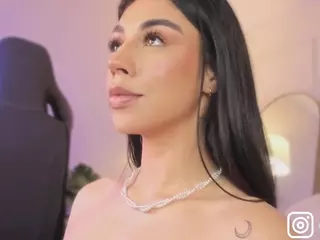 Innanaa's Live Sex Cam Show
