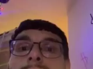 youngkubenski215's Live Sex Cam Show