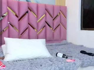 littleissues's Live Sex Cam Show