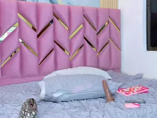 littleissues's Live Sex Cam Show