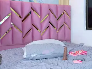 littleissues's Live Sex Cam Show