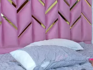 littleissues's Live Sex Cam Show
