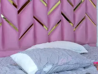 littleissues's Live Sex Cam Show