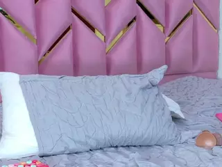 littleissues's Live Sex Cam Show