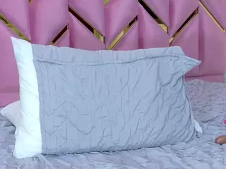littleissues's Live Sex Cam Show