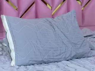littleissues's Live Sex Cam Show