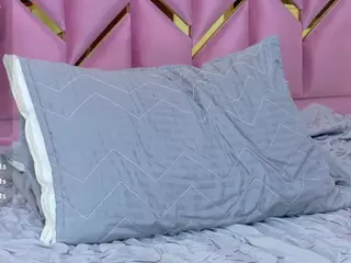 littleissues's Live Sex Cam Show