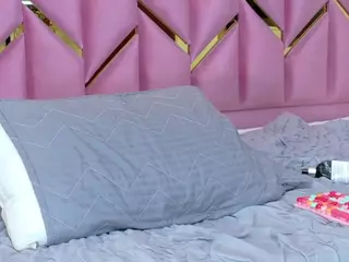 littleissues's Live Sex Cam Show