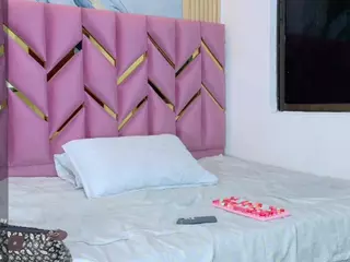 littleissues's Live Sex Cam Show
