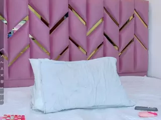 littleissues's Live Sex Cam Show