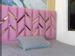 littleissues's Live Sex Cam Show