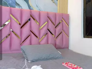 littleissues's Live Sex Cam Show