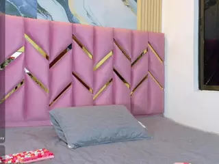 littleissues's Live Sex Cam Show