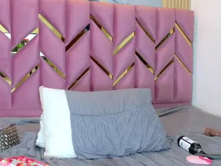 littleissues's Live Sex Cam Show