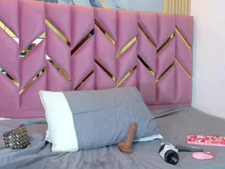 littleissues's Live Sex Cam Show