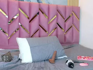 littleissues's Live Sex Cam Show