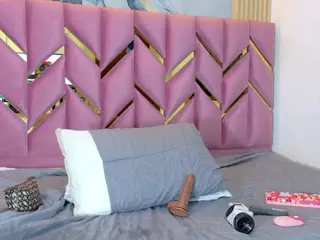 littleissues's Live Sex Cam Show