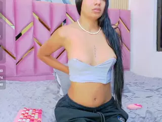 littleissues's Live Sex Cam Show