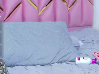 littleissues's Live Sex Cam Show