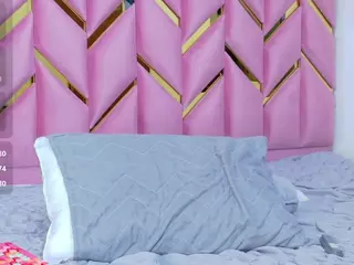 littleissues's Live Sex Cam Show