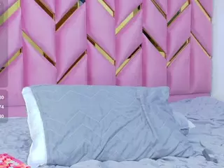 littleissues's Live Sex Cam Show