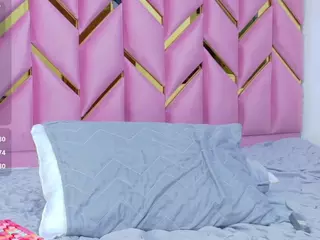 littleissues's Live Sex Cam Show