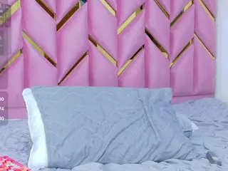 littleissues's Live Sex Cam Show