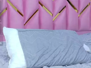 littleissues's Live Sex Cam Show