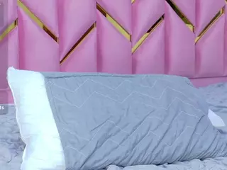 littleissues's Live Sex Cam Show