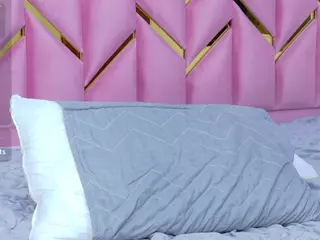 littleissues's Live Sex Cam Show