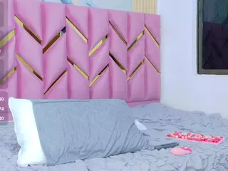 littleissues's Live Sex Cam Show