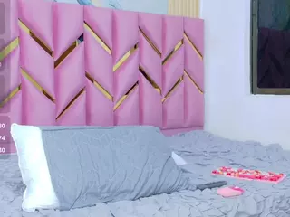 littleissues's Live Sex Cam Show