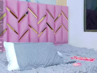 littleissues's Live Sex Cam Show