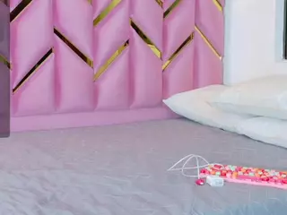 littleissues's Live Sex Cam Show