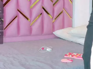 littleissues's Live Sex Cam Show