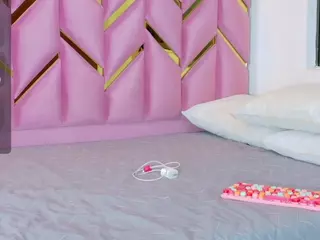 littleissues's Live Sex Cam Show