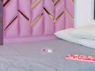 littleissues's Live Sex Cam Show