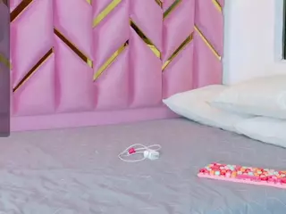 littleissues's Live Sex Cam Show