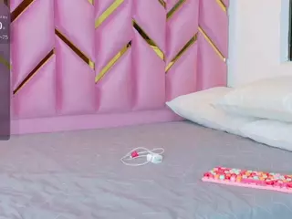 littleissues's Live Sex Cam Show