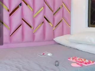 littleissues's Live Sex Cam Show