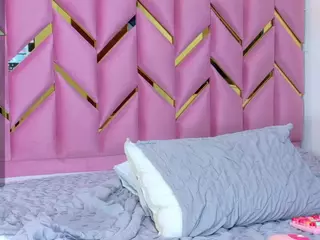 littleissues's Live Sex Cam Show